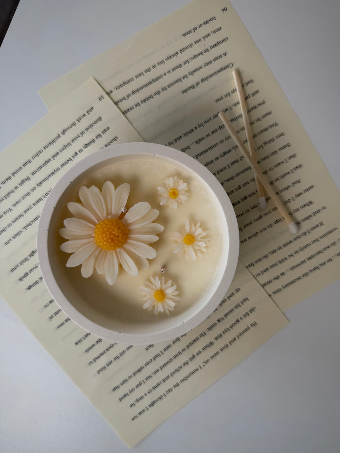 Daisy Candle
