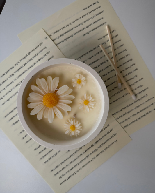 Daisy Candle