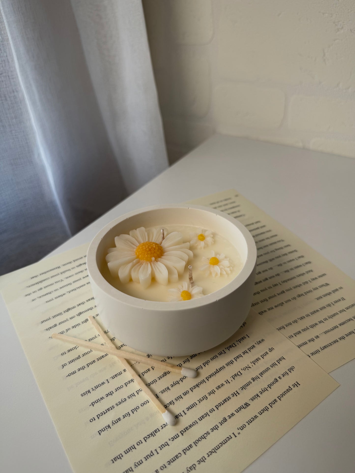 Daisy Candle